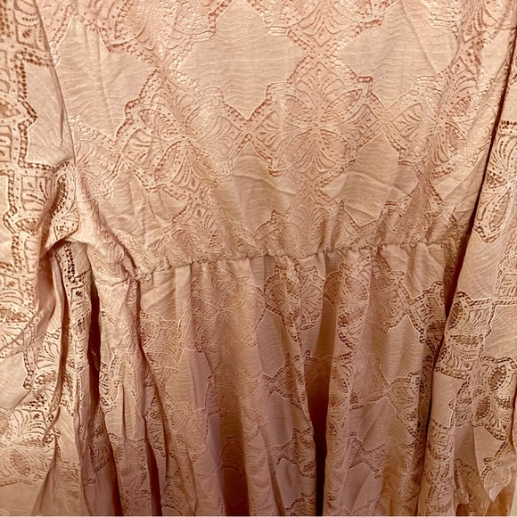 🎀 PLUS Lace Dress 🎀 - Picture 8 of 10